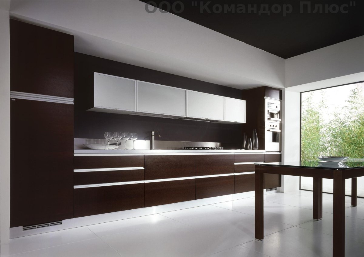 Кухня с низкими верхними шкафами