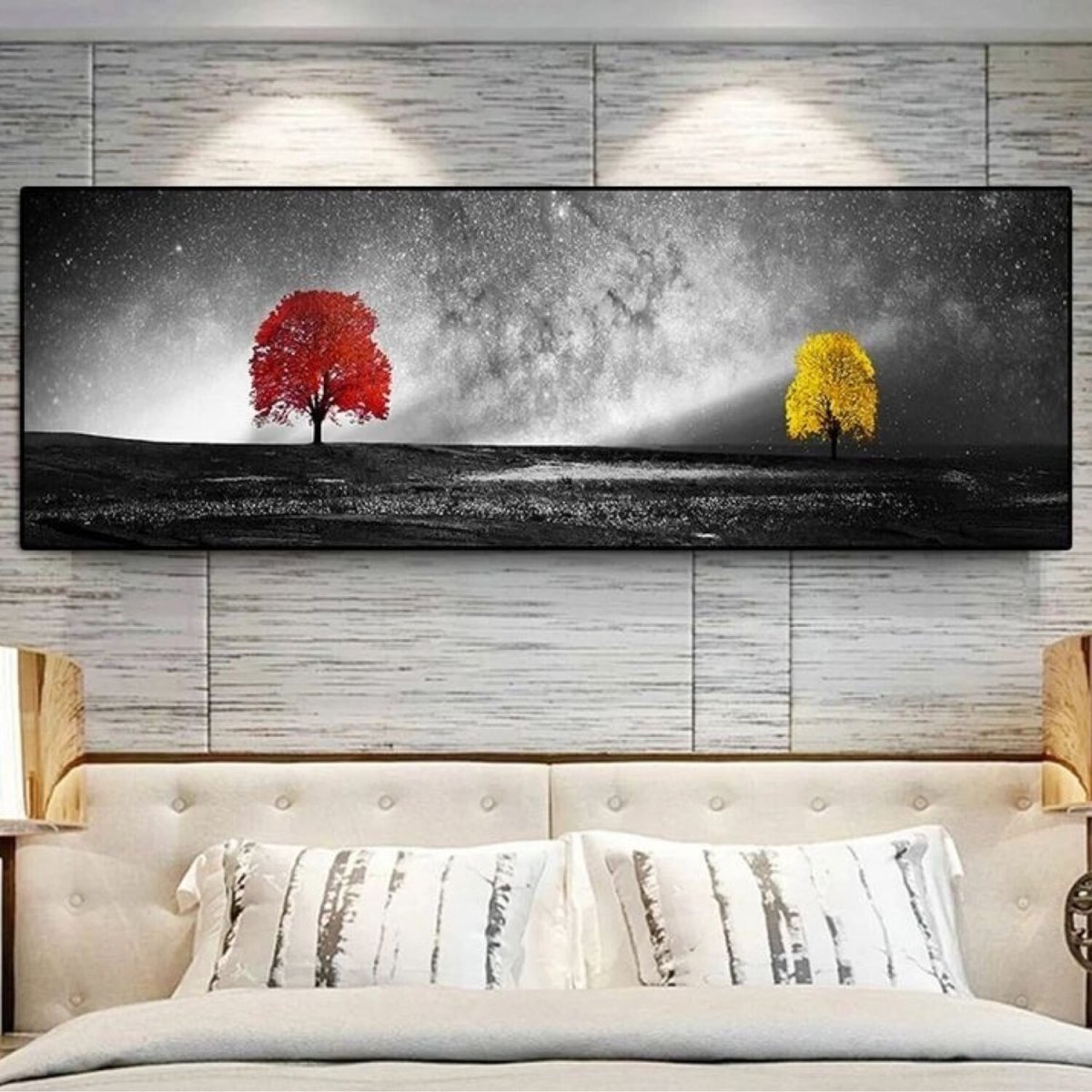 Как украсить стену картинами