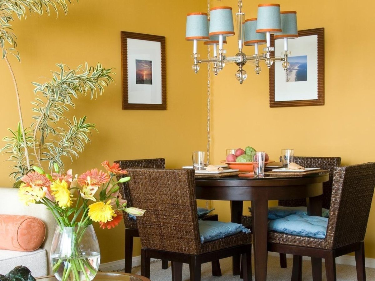 Полочки над обеденным столом