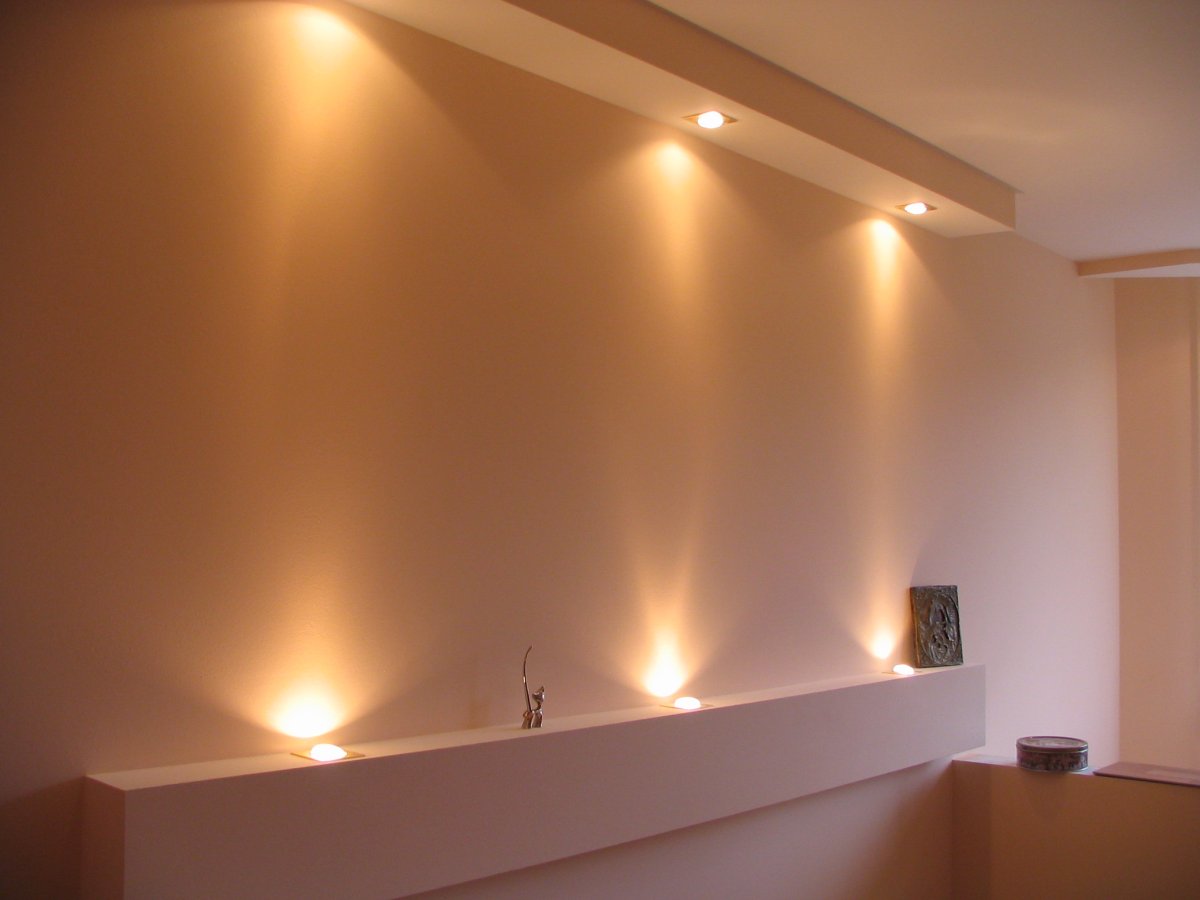 Гипсокартонный потолок с подсветкой