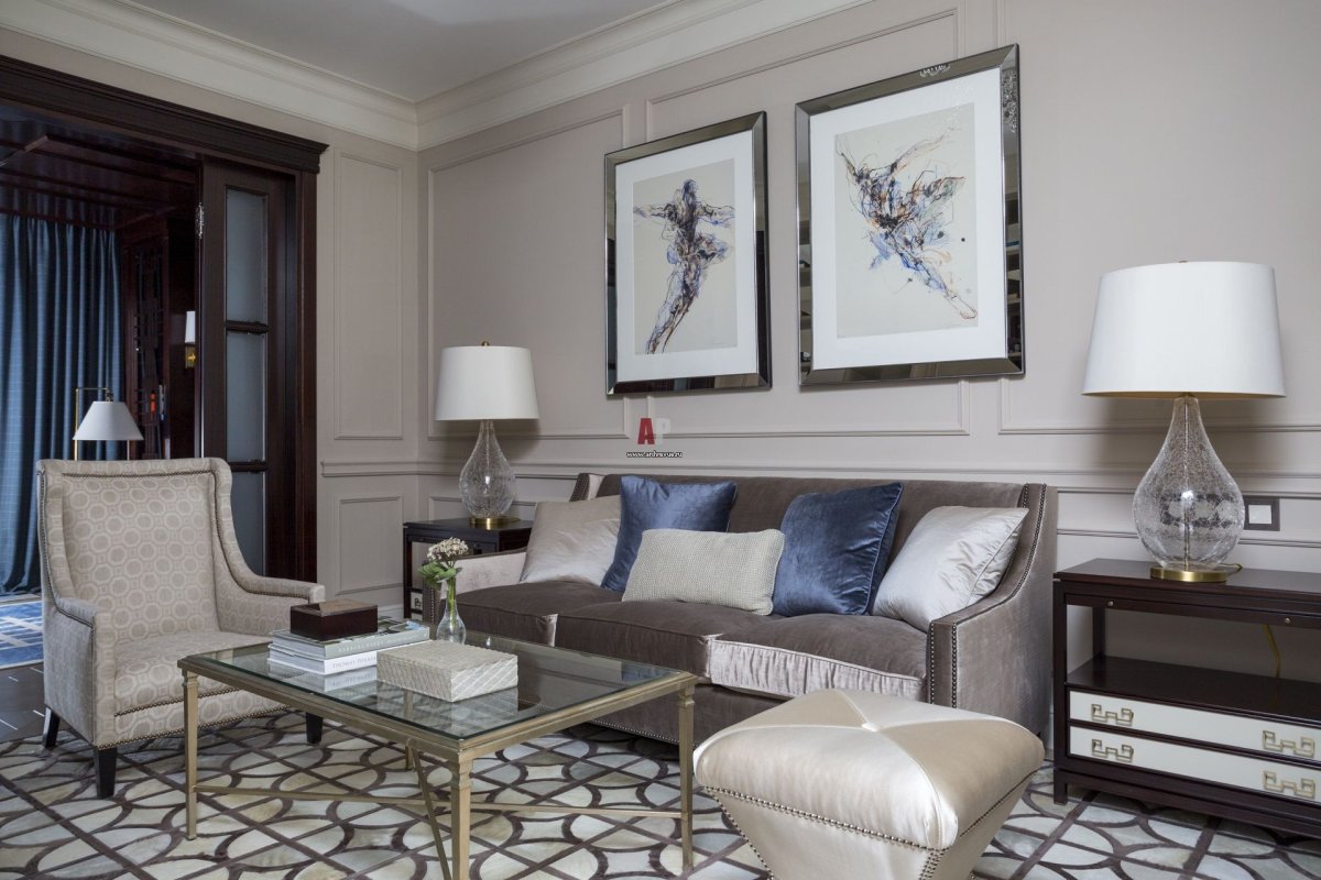 Светлая гостиная в классическом стиле