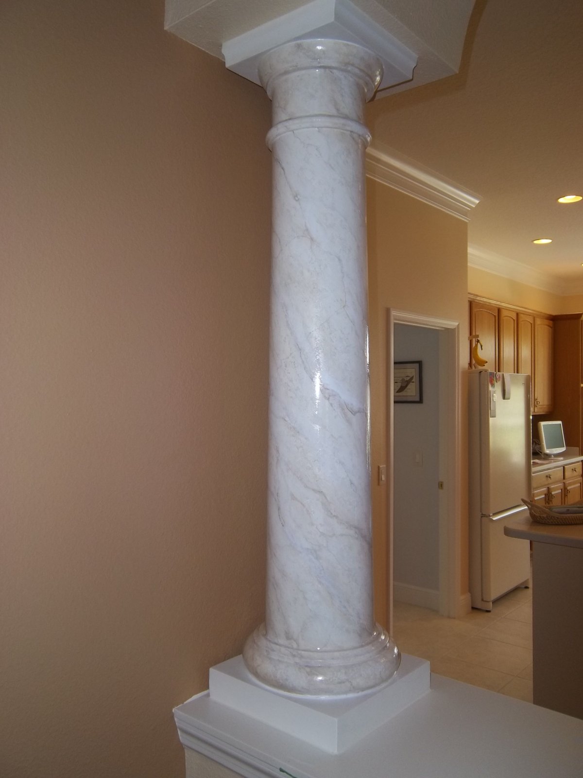 Колонны мрамор венецианка