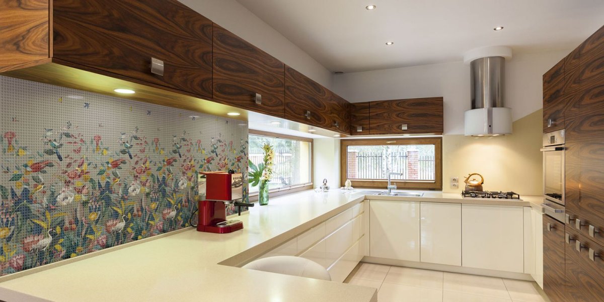 Кухня гостиная белая с деревом