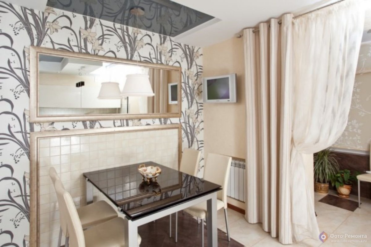 Зеркала в интерьере маленькой кухни