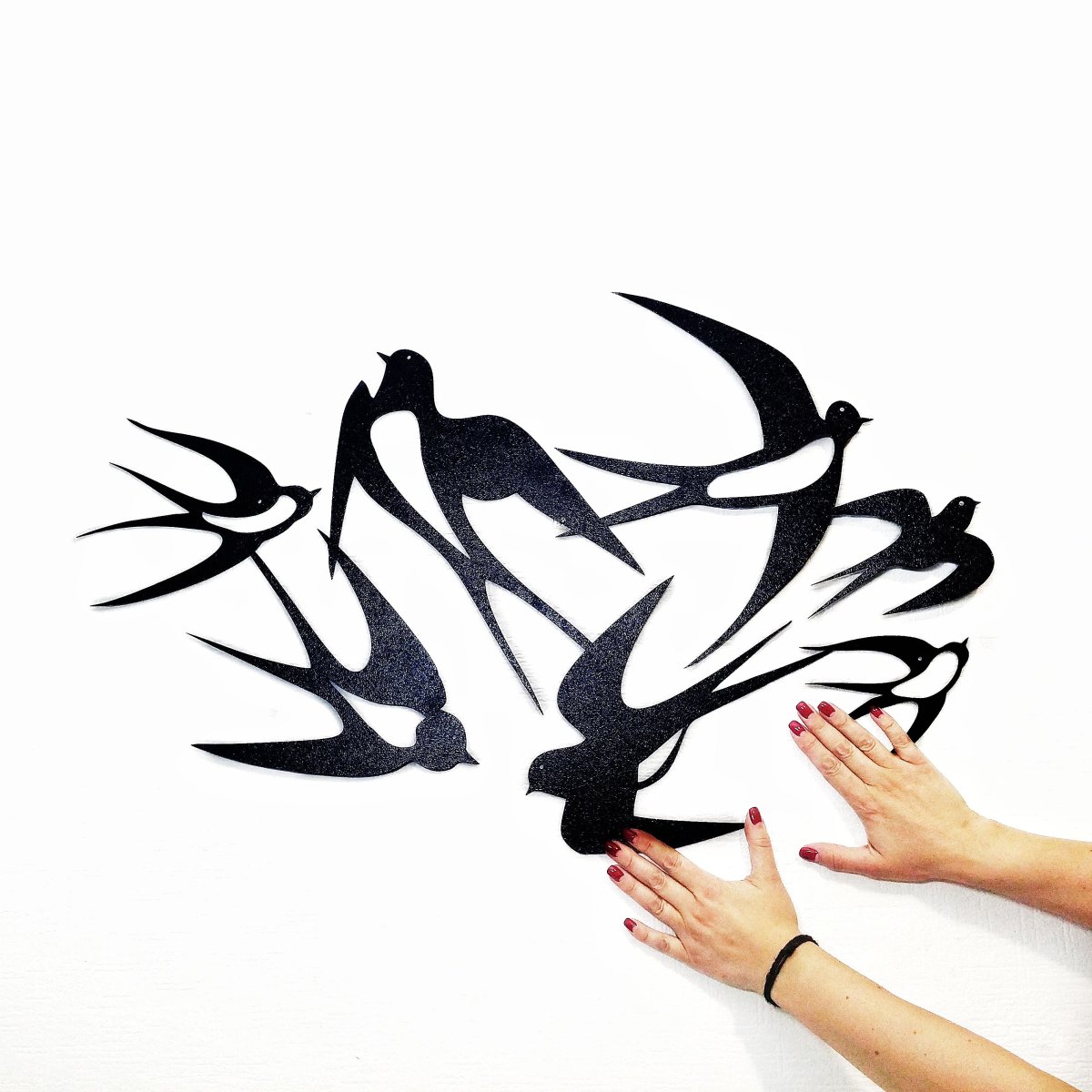 Ласточки декор на стене