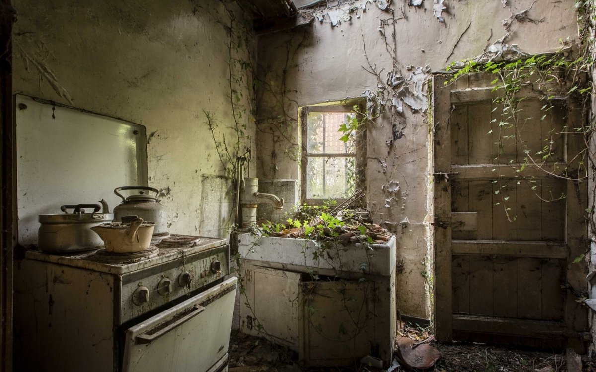 Старая заброшенная кухня