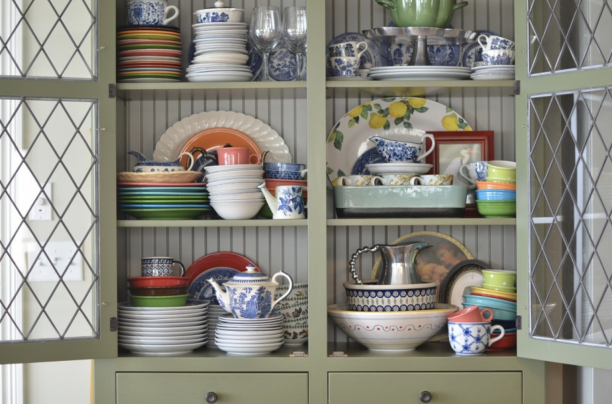 Открытая полка для посуды