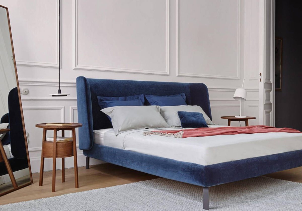 Кровать голубая с ушками