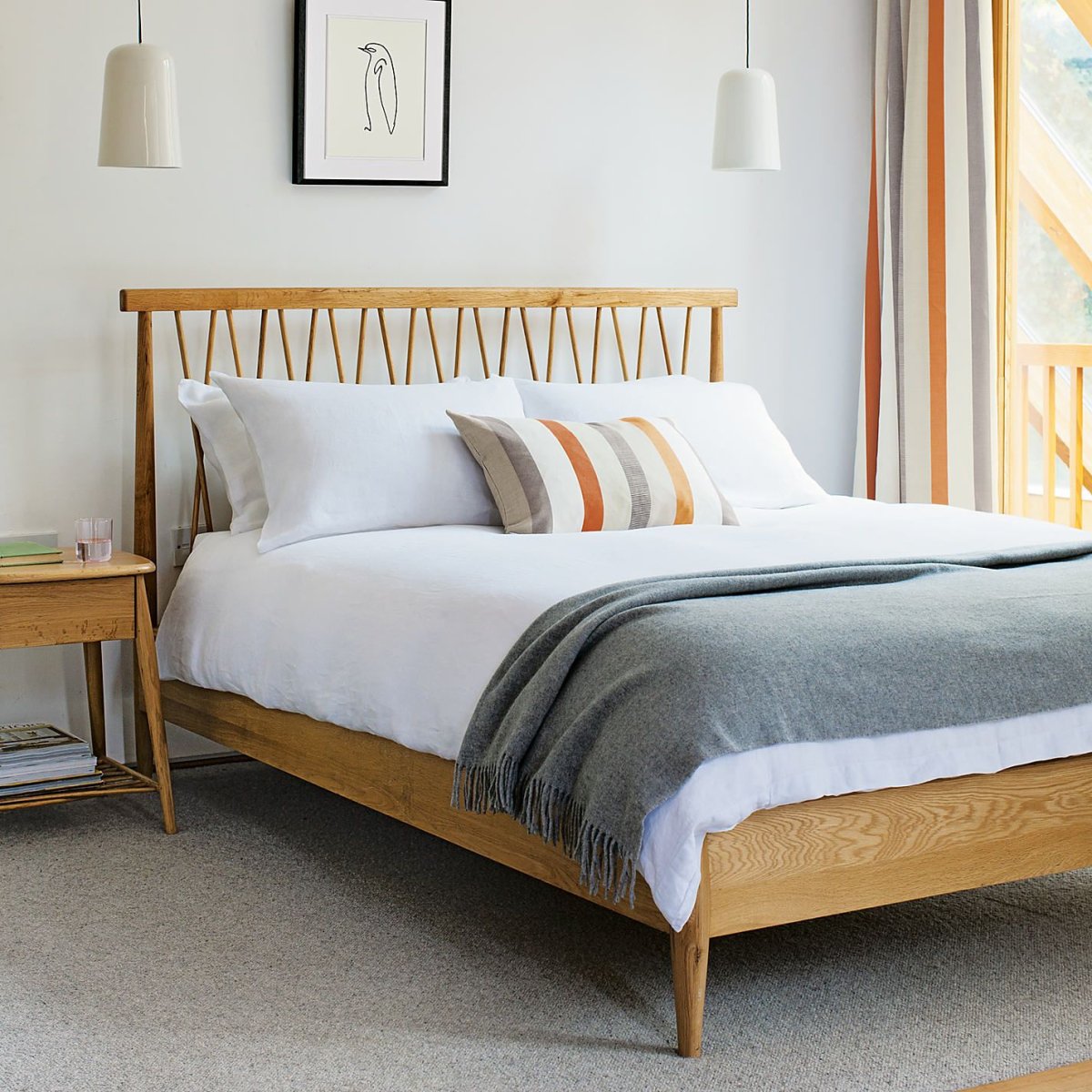 Кровать из массива карагача