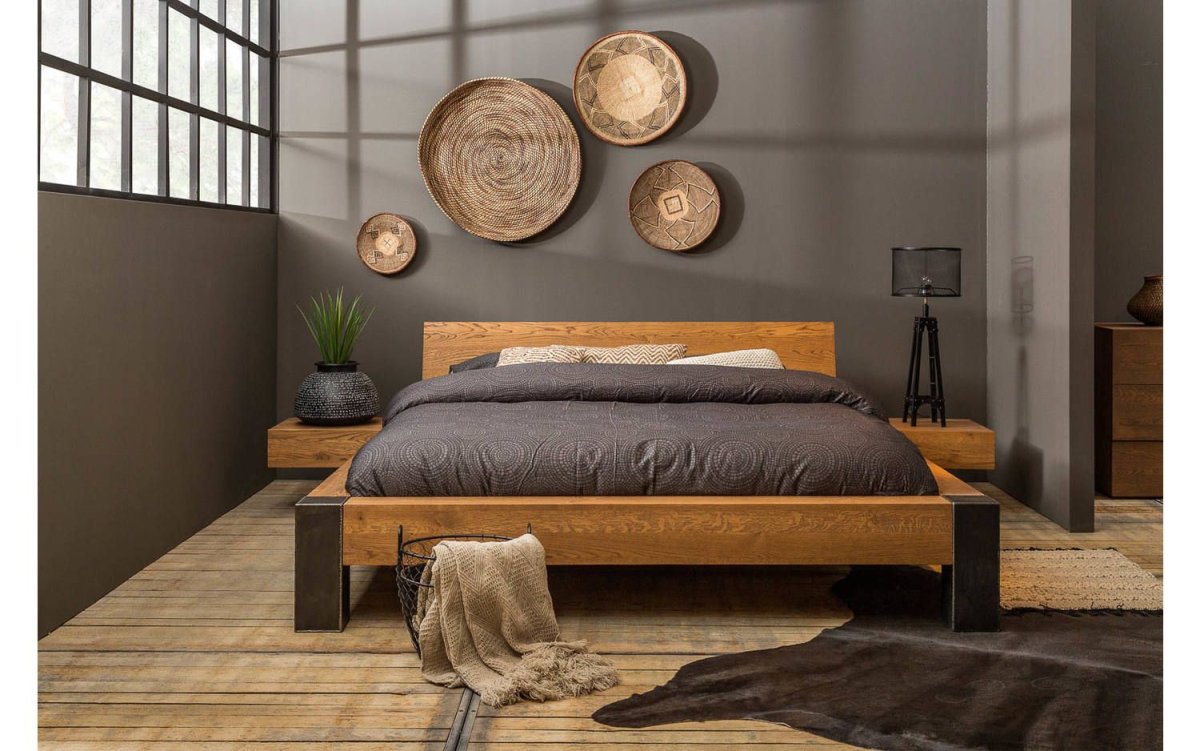 Изголовье для кровати из дерева с полками