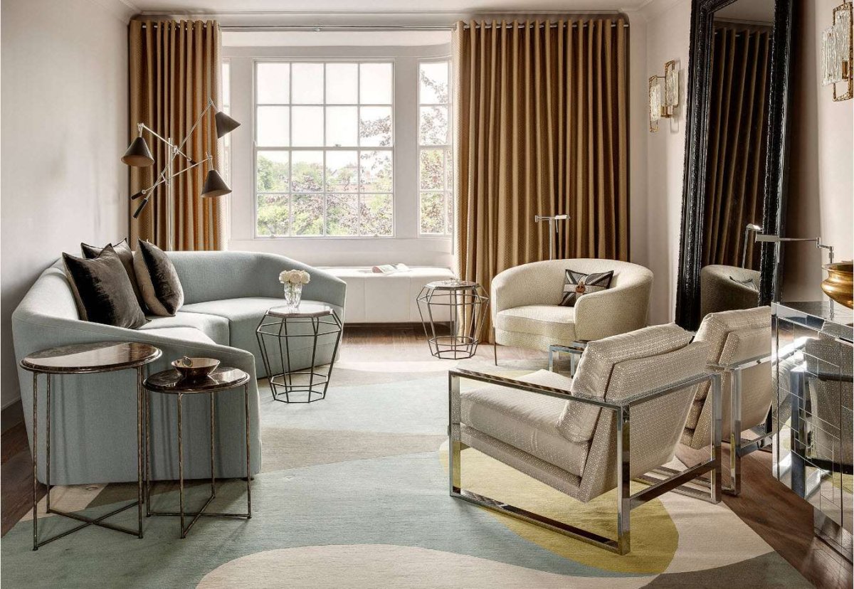 Гостиная с диваном и креслами