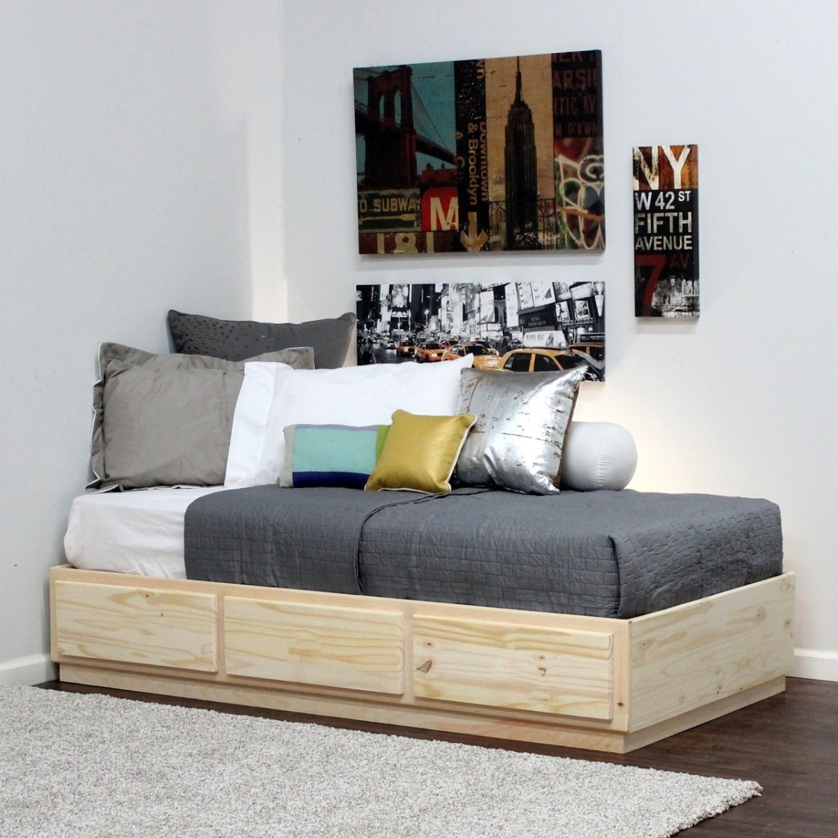 Кровать из поддонов