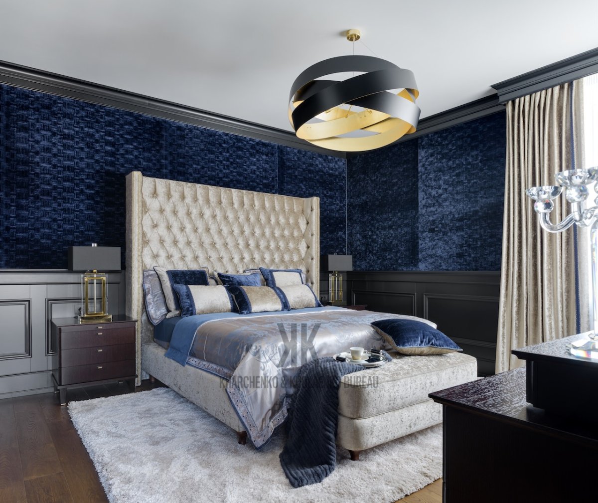 Декор синих стен