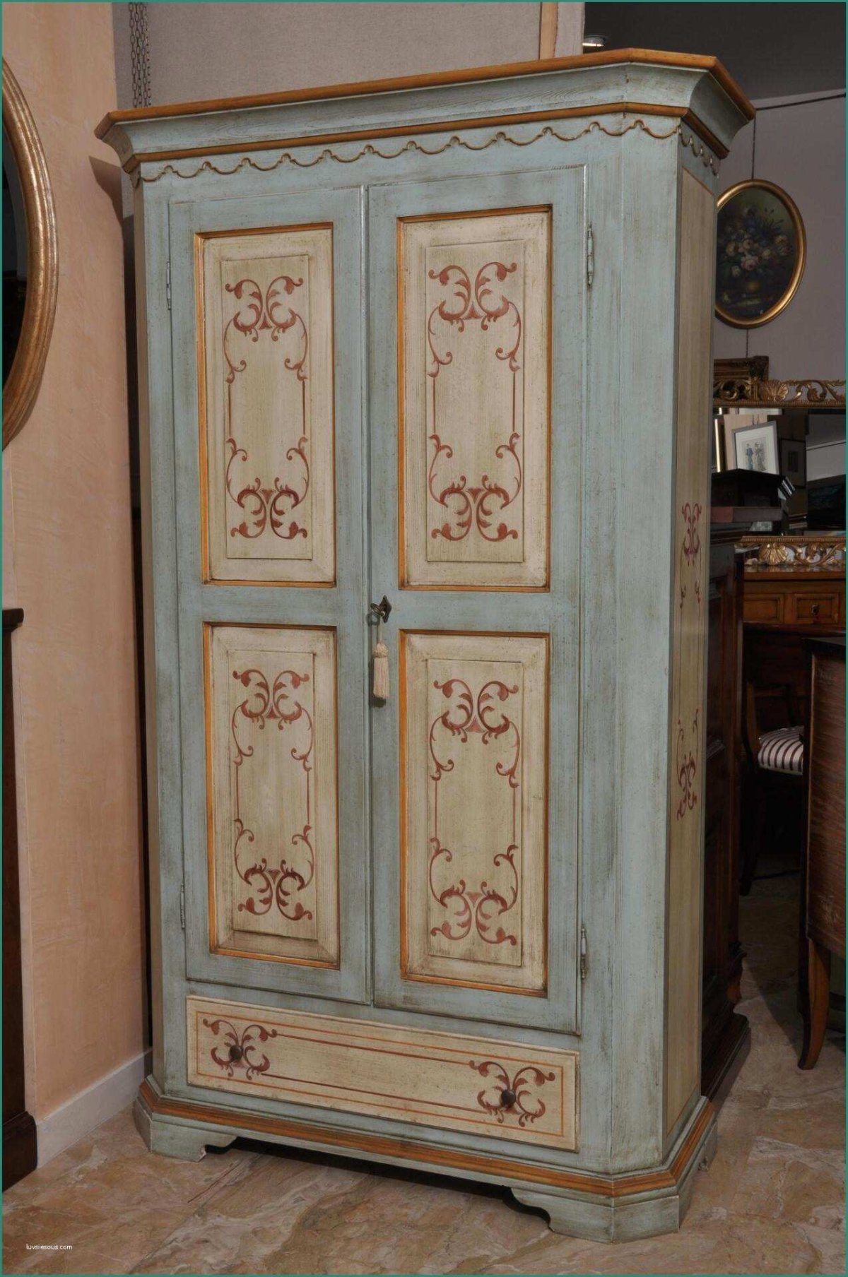 Художественная роспись мебели