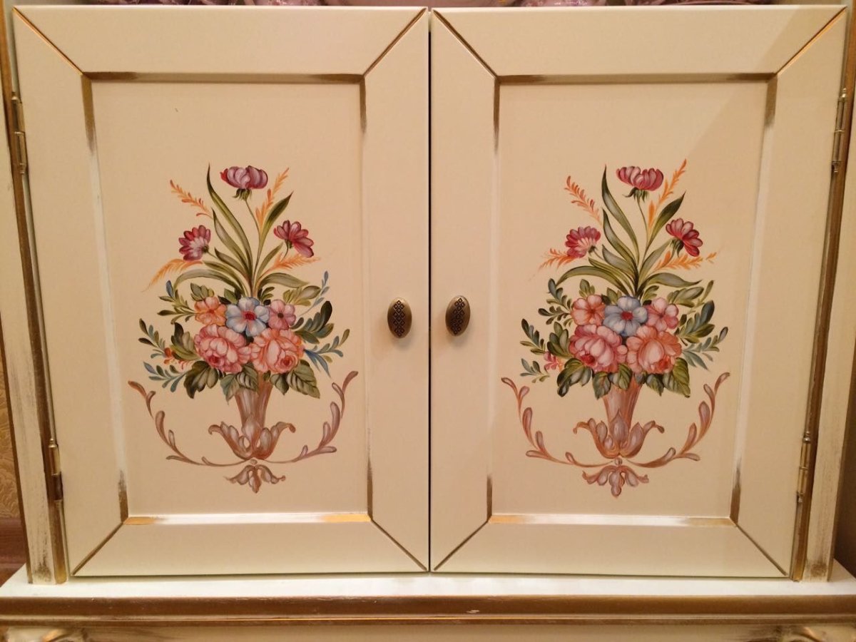 Декорируем старый шкаф