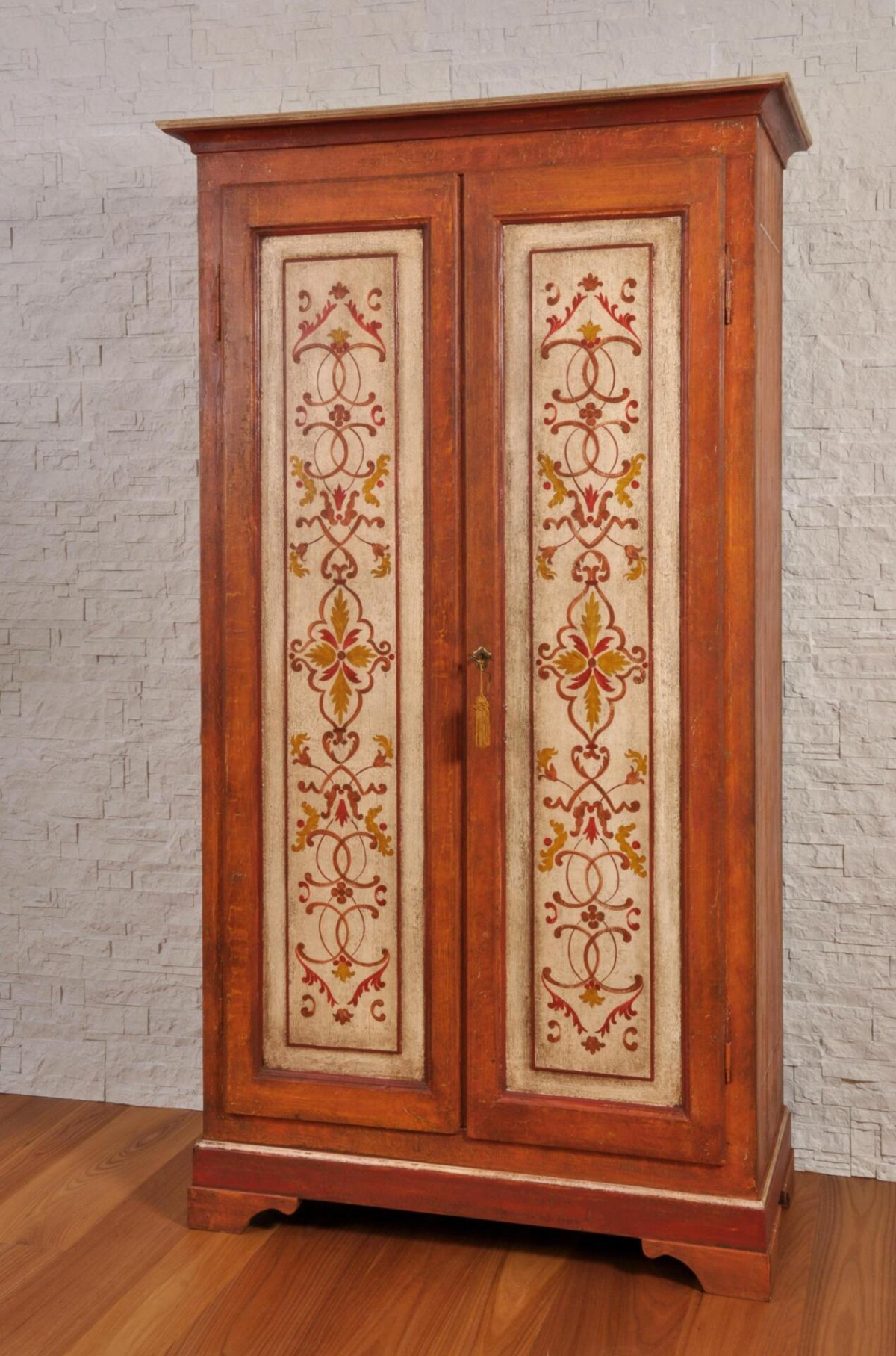 Расписной шкаф