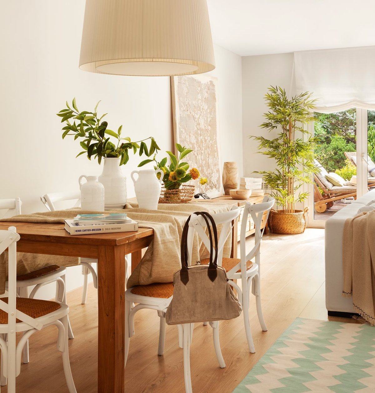 Абажур над столом