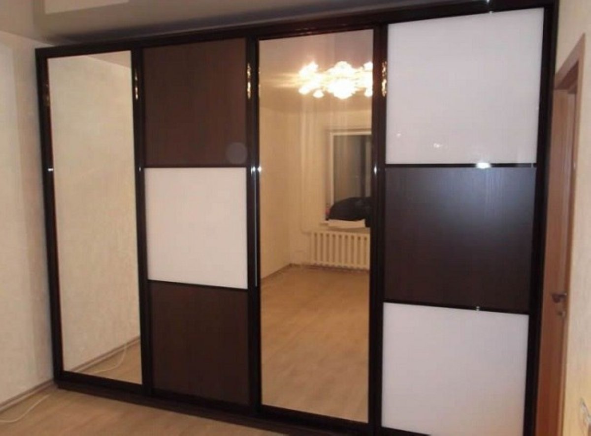 Шифоньер купе с зеркалом