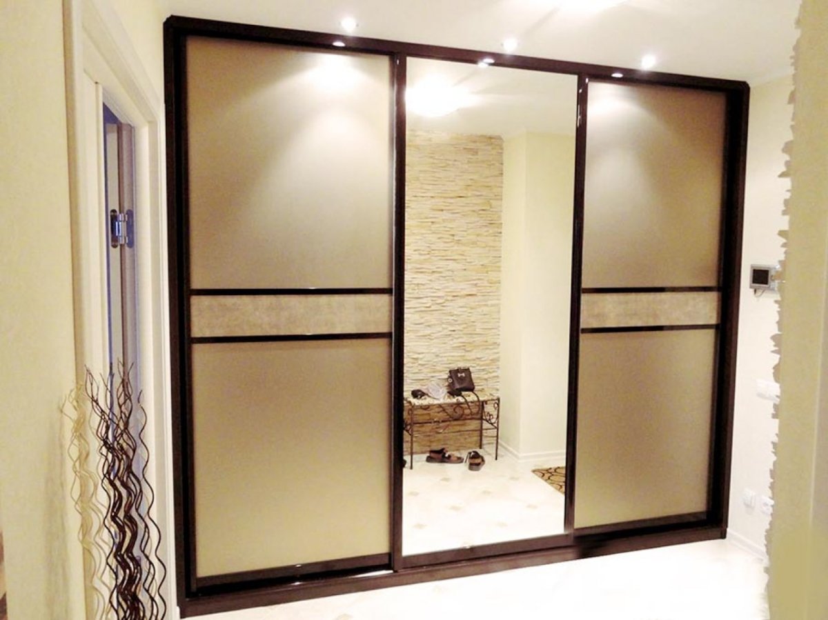 Шкаф купе с колоннами