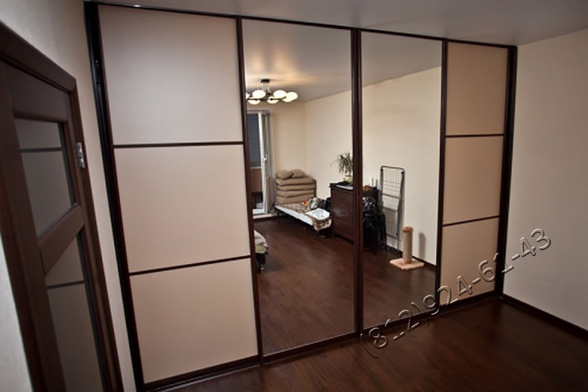 Шкаф купе зеркальный с золотым профилем