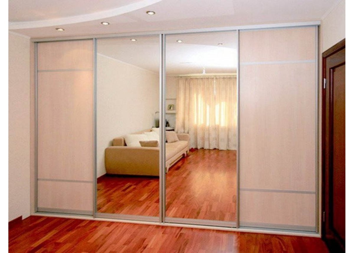 Встроенный шкаф-купе в гостиную во всю стену с 4 дверями в хрущевку