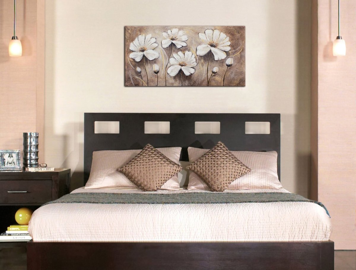 2 Постера над кроватью