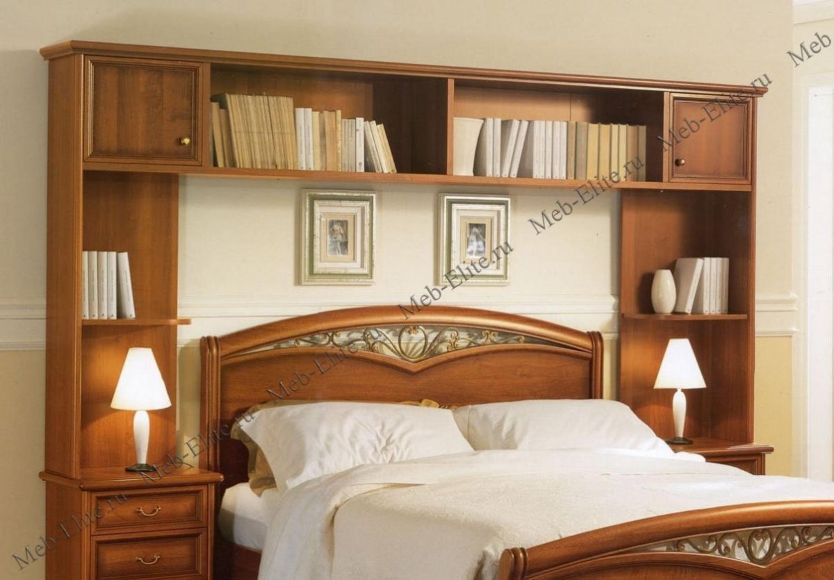 Кровать между шкафами