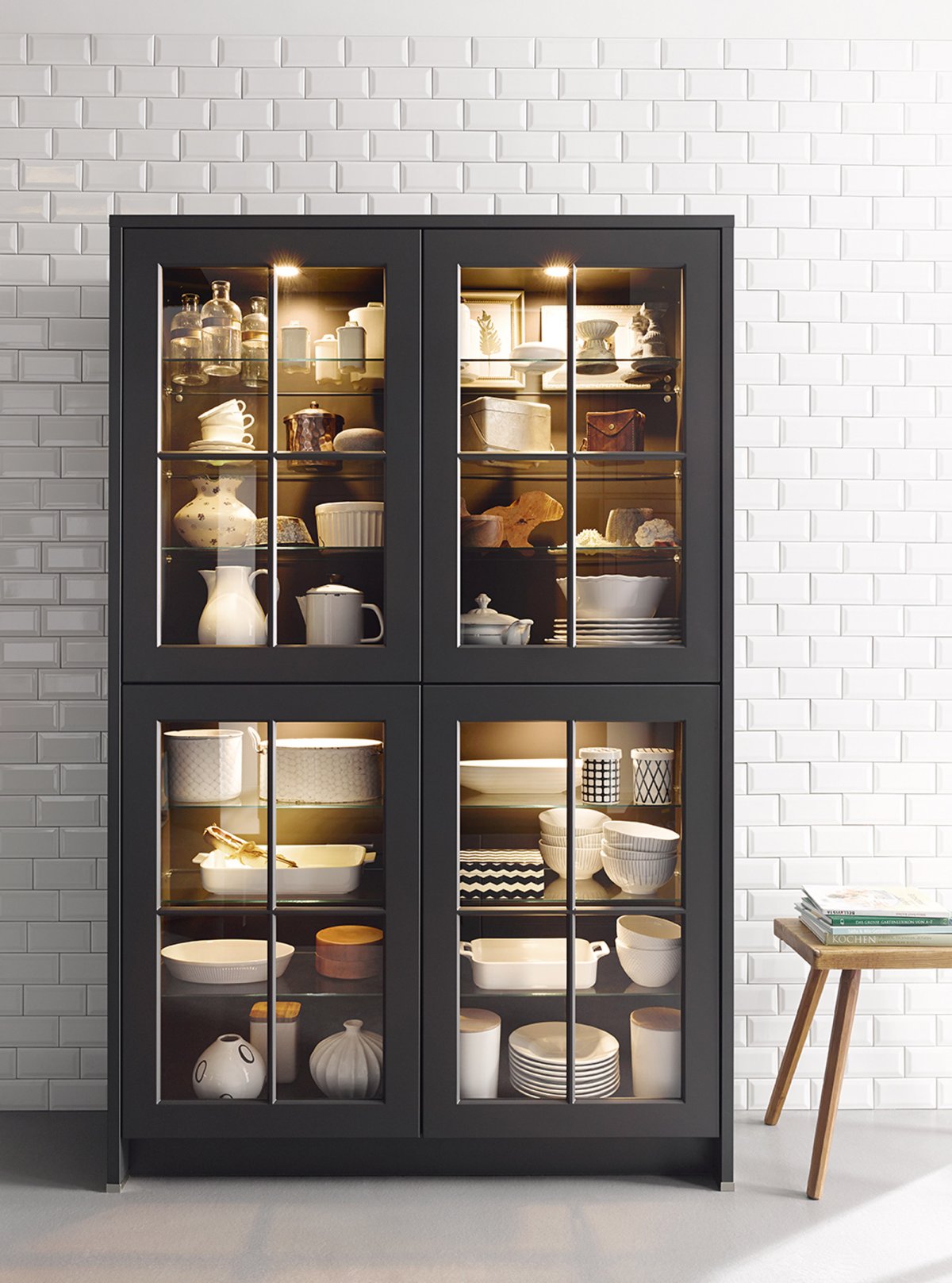 Шкаф для посуды со стеклом