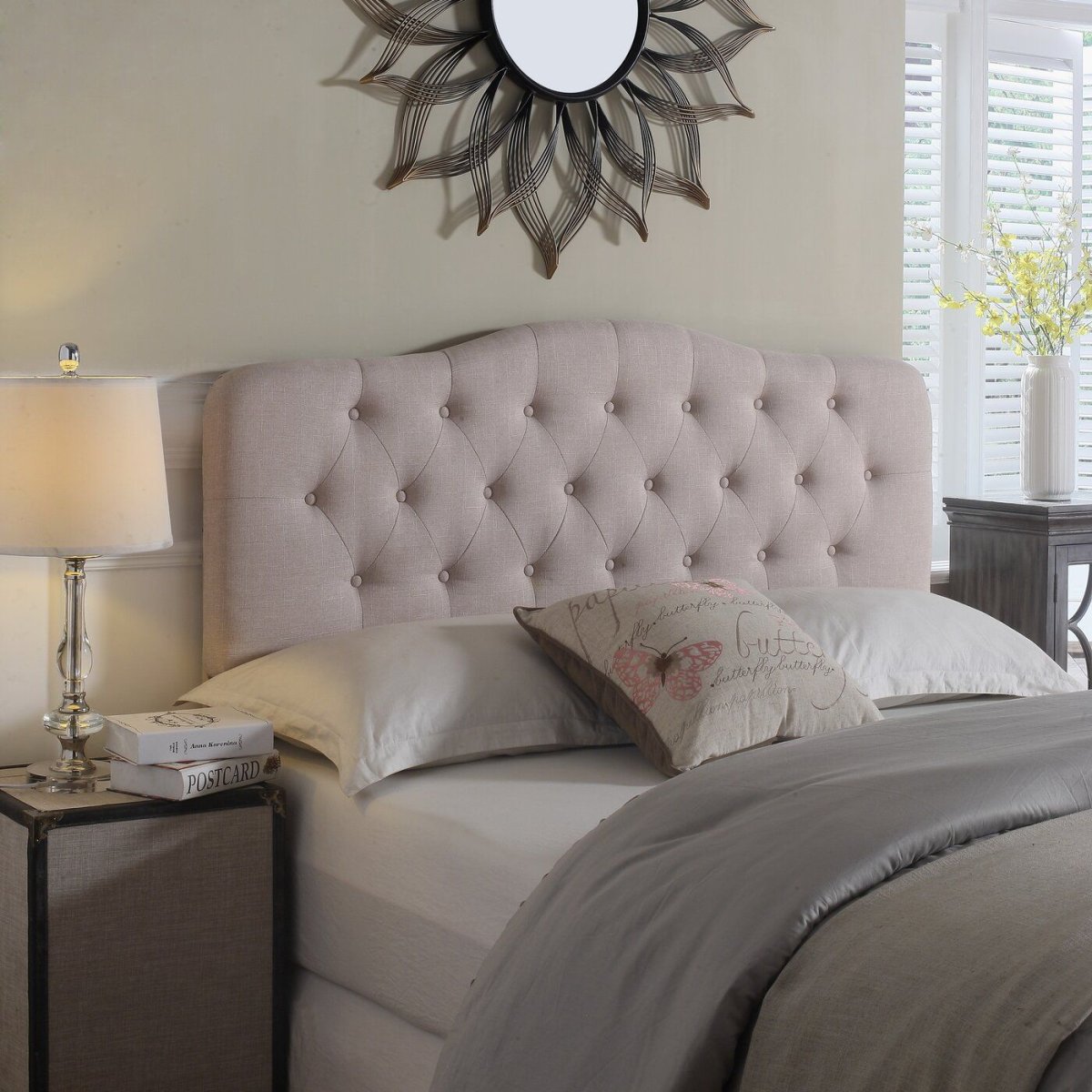 Зеркала над прикроватными тумбочками