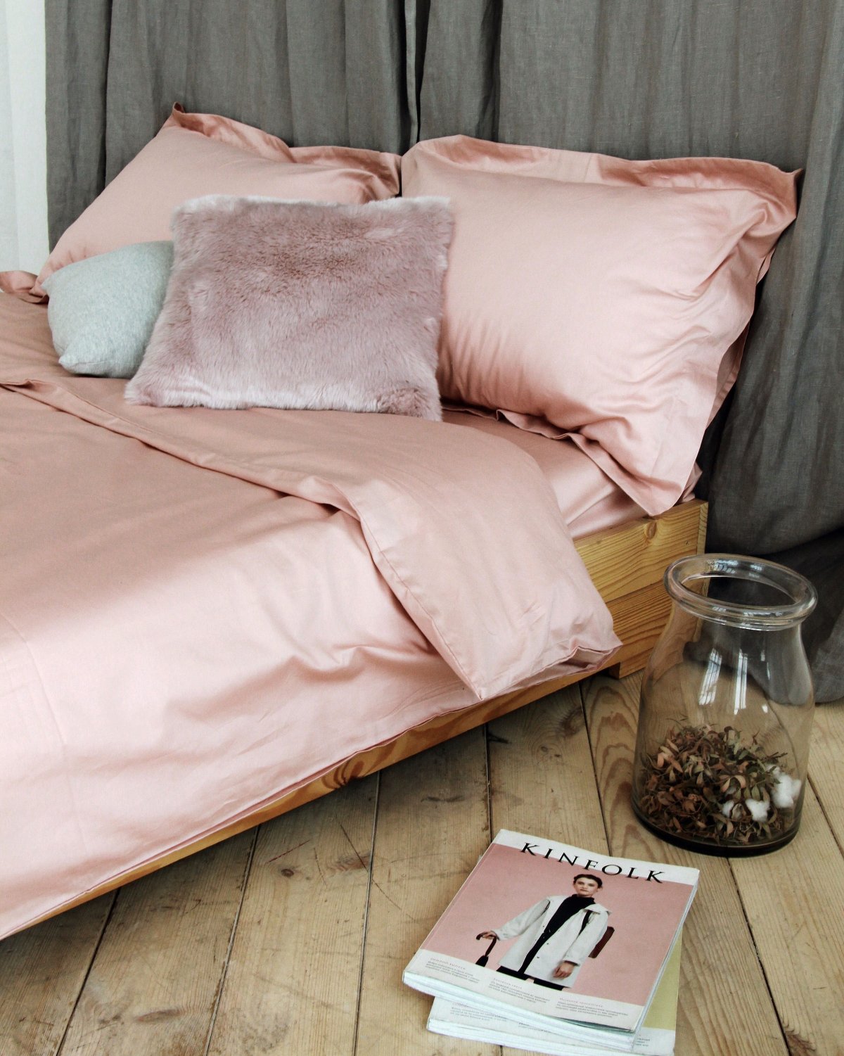 Спальня в светлых тонах