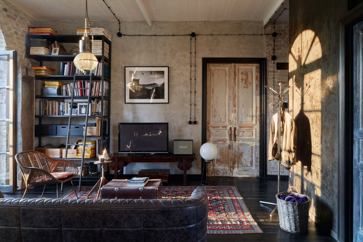 Антикварный буфет в современном интерьере