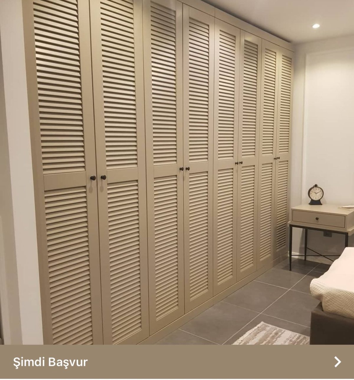 Шкаф из жалюзийных дверей