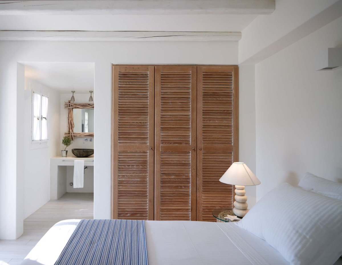 Жалюзийные двери дерево