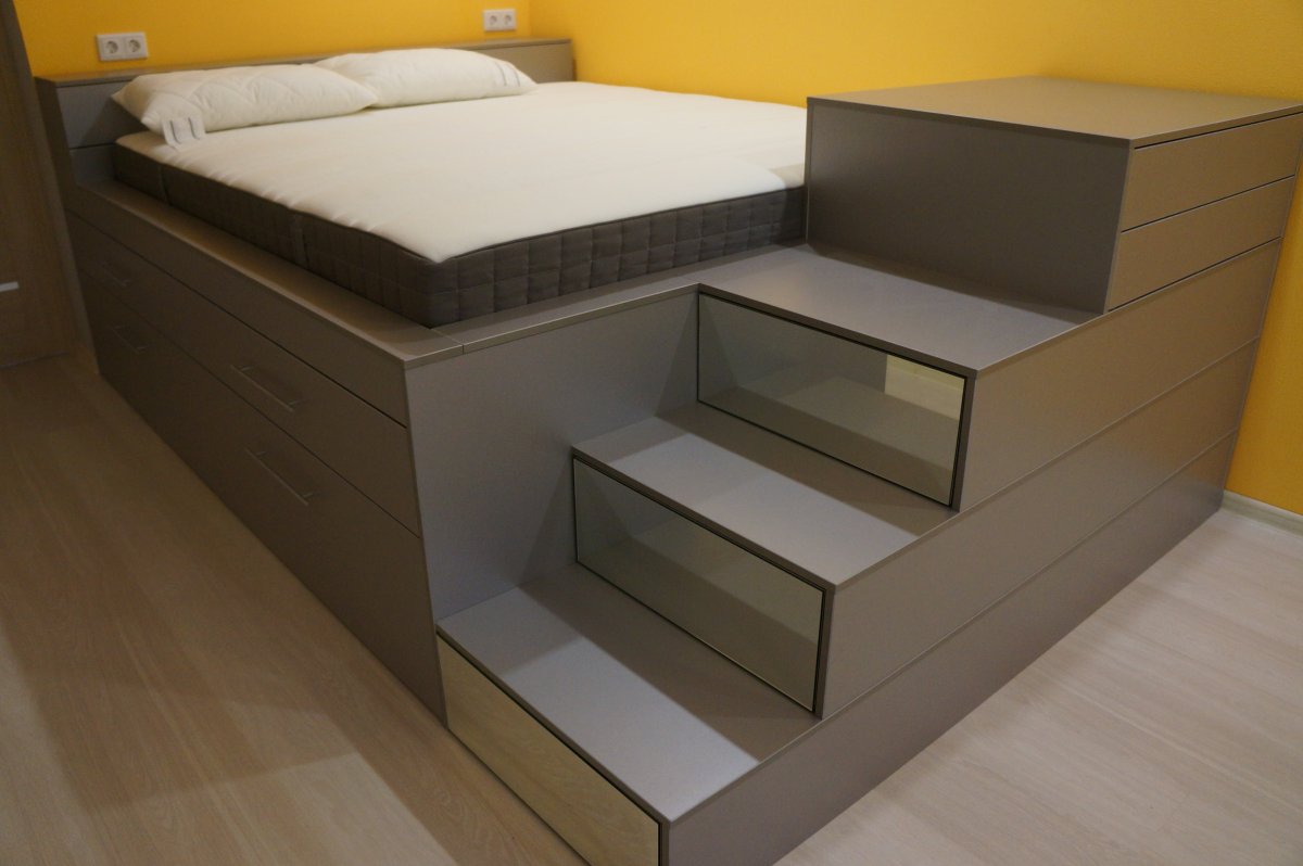 Кровать подиум двуспальная