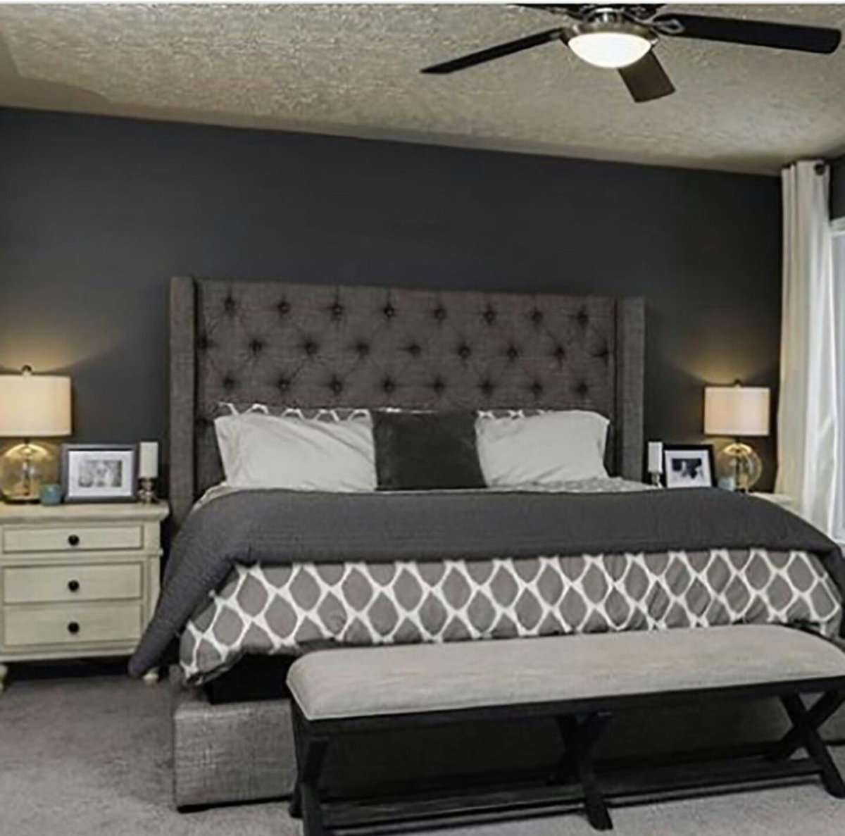 Серо розовая спальня