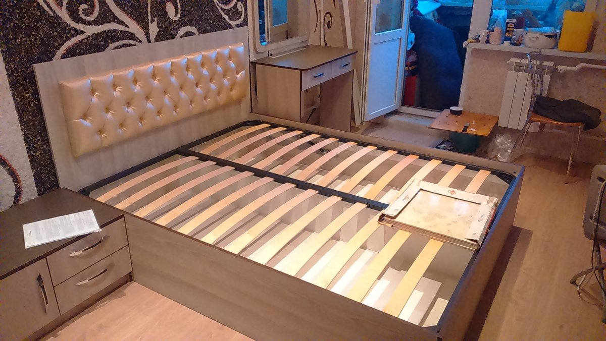 Деревянные кровати с ящиками выдвижными