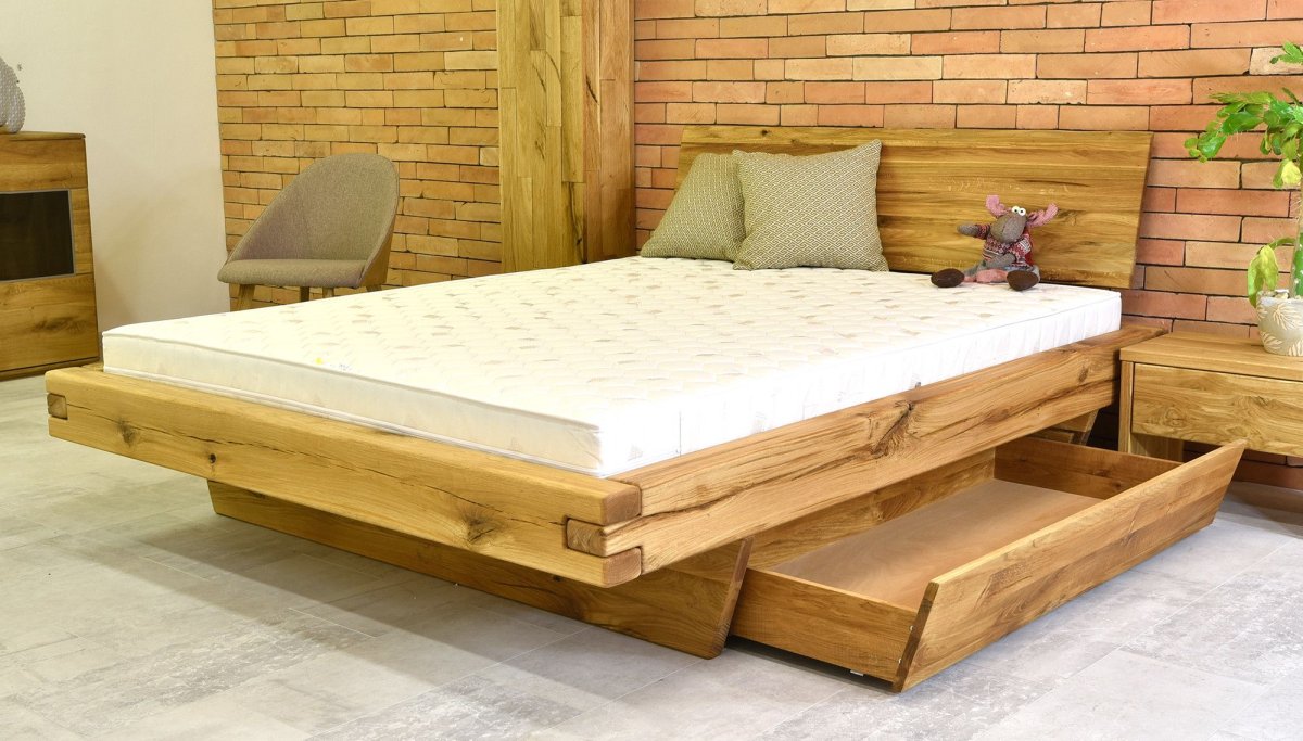 Кровать односпальная в частном Старом доме