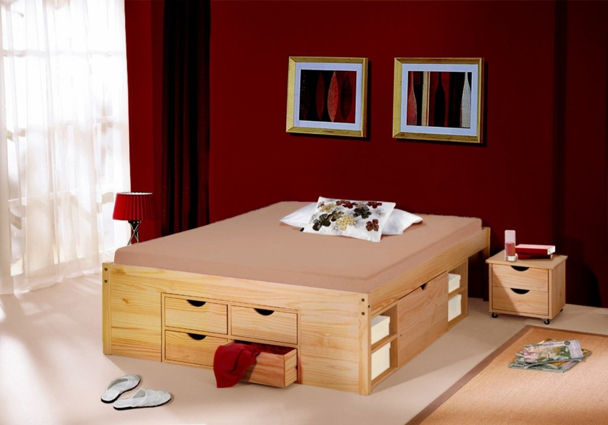 Кровать из поддонов с ящиками