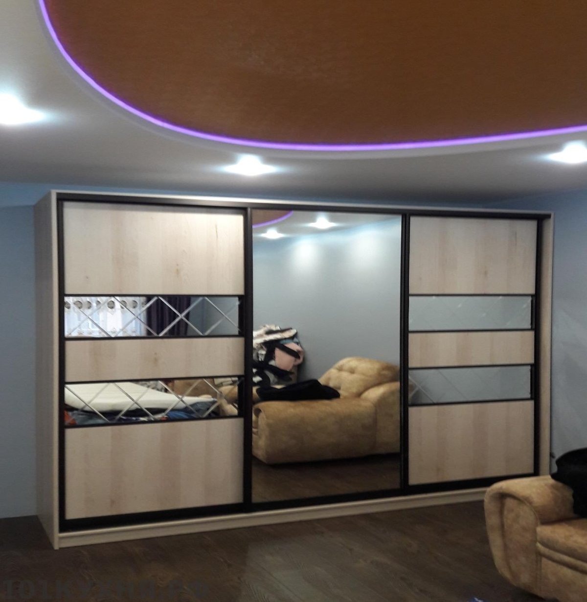 Шкаф в гостиную