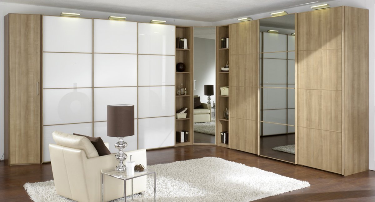 Встроенный шкаф-купе в гостиную