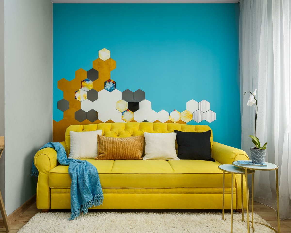 Небольшой диванчик в интерьере