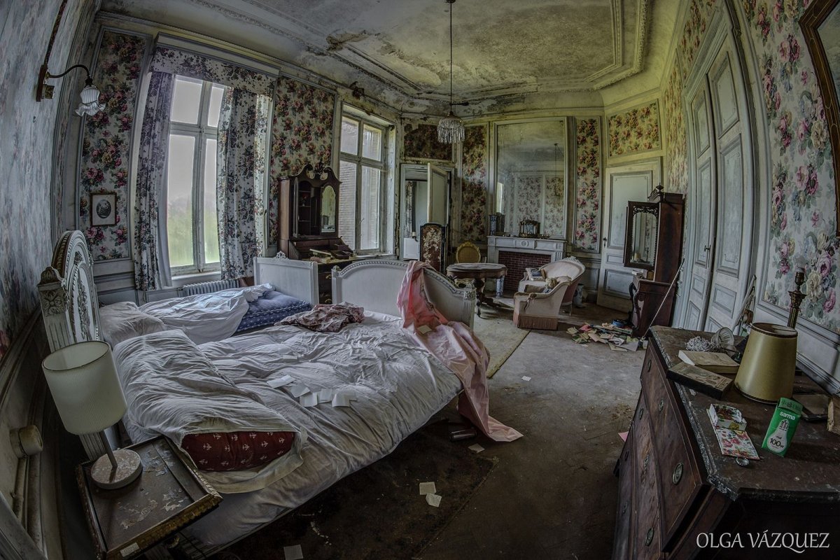 Бедный дом внутри