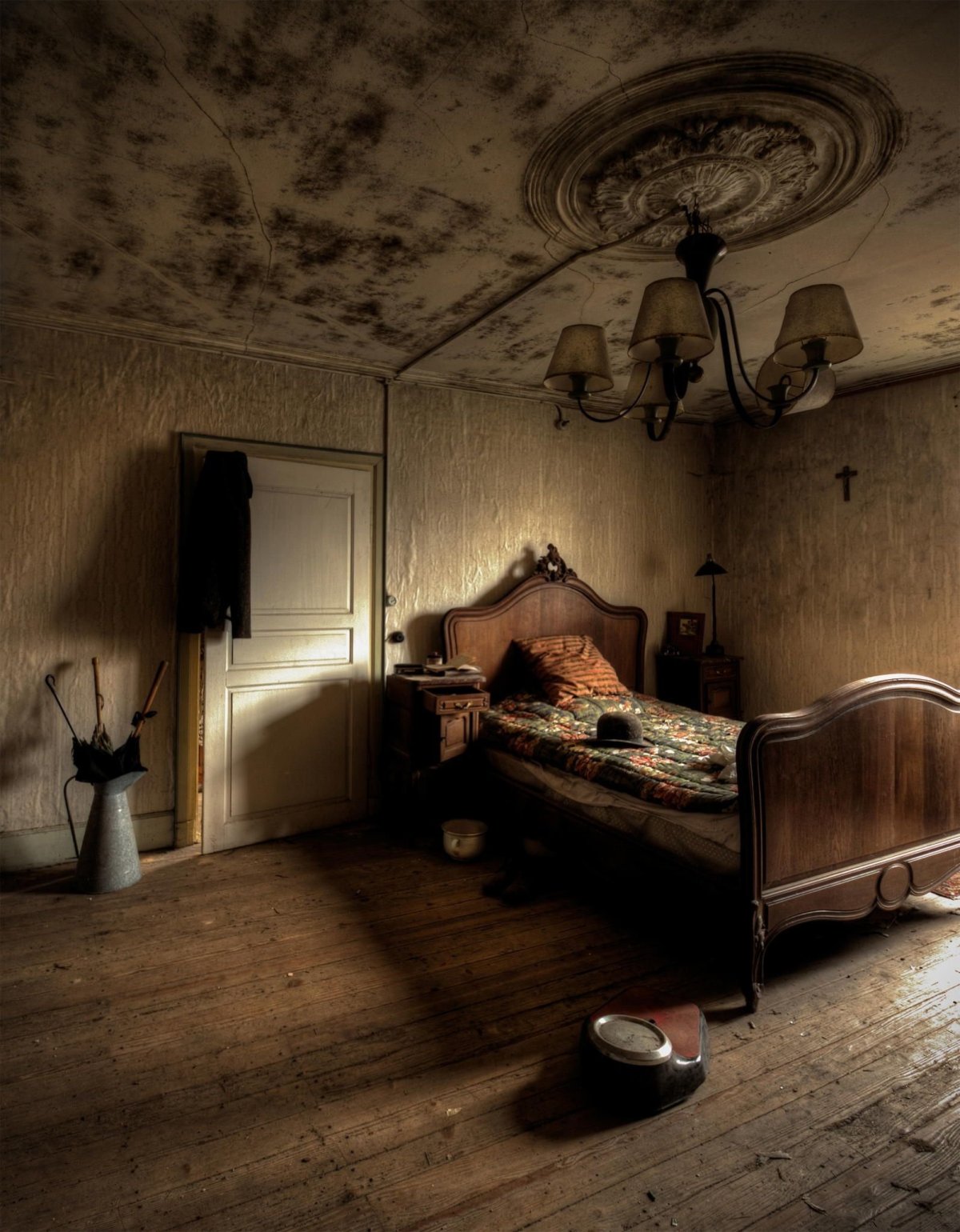 Старая кровать