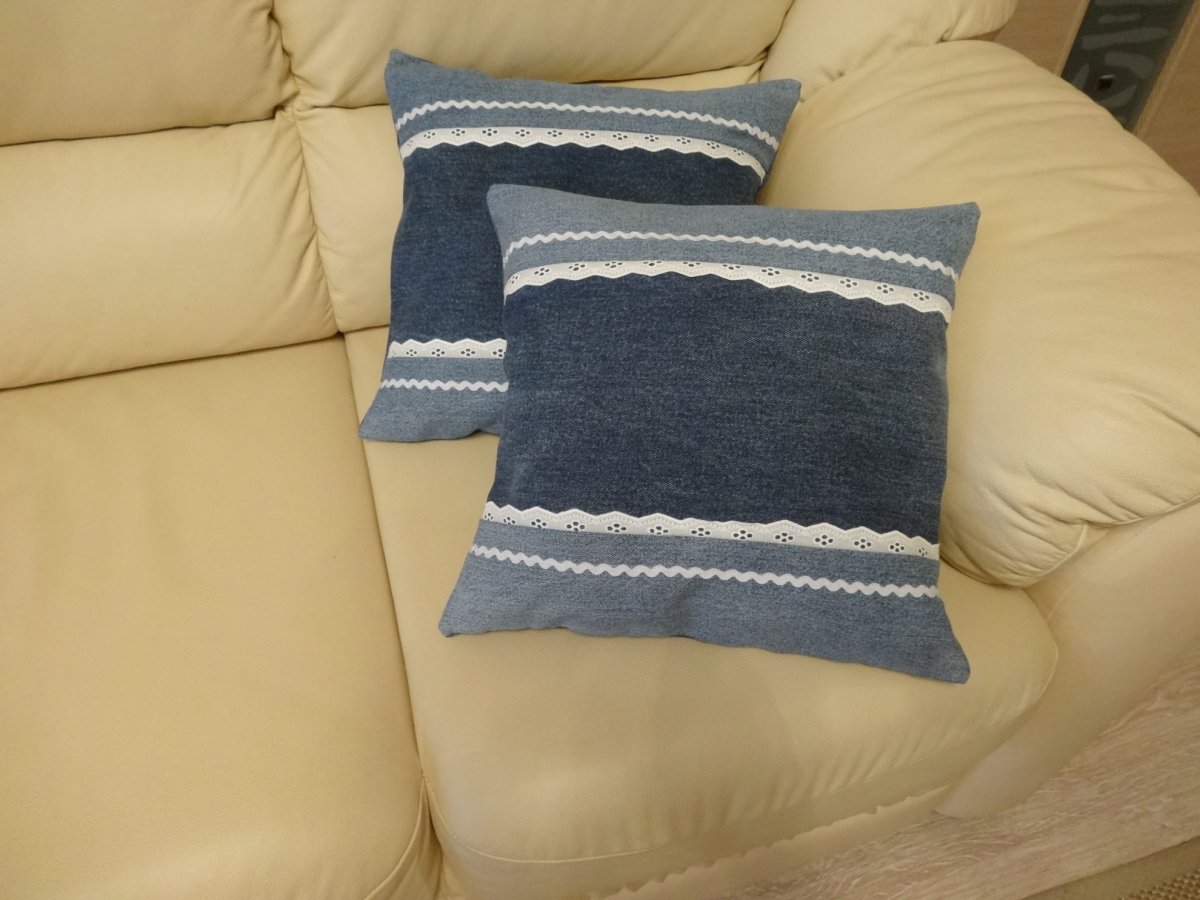 Диванная подушка из джинсов