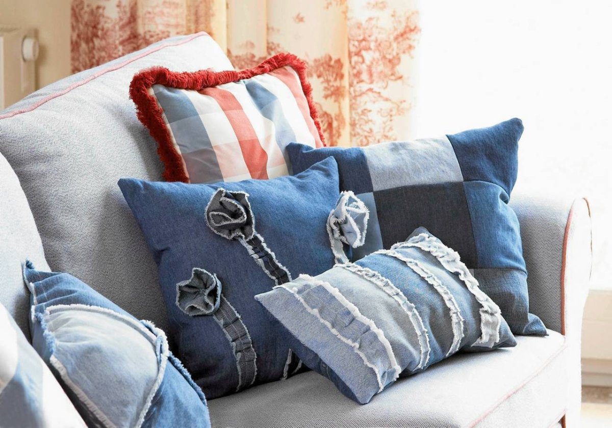 На диванные подушки из джинсовой ткани