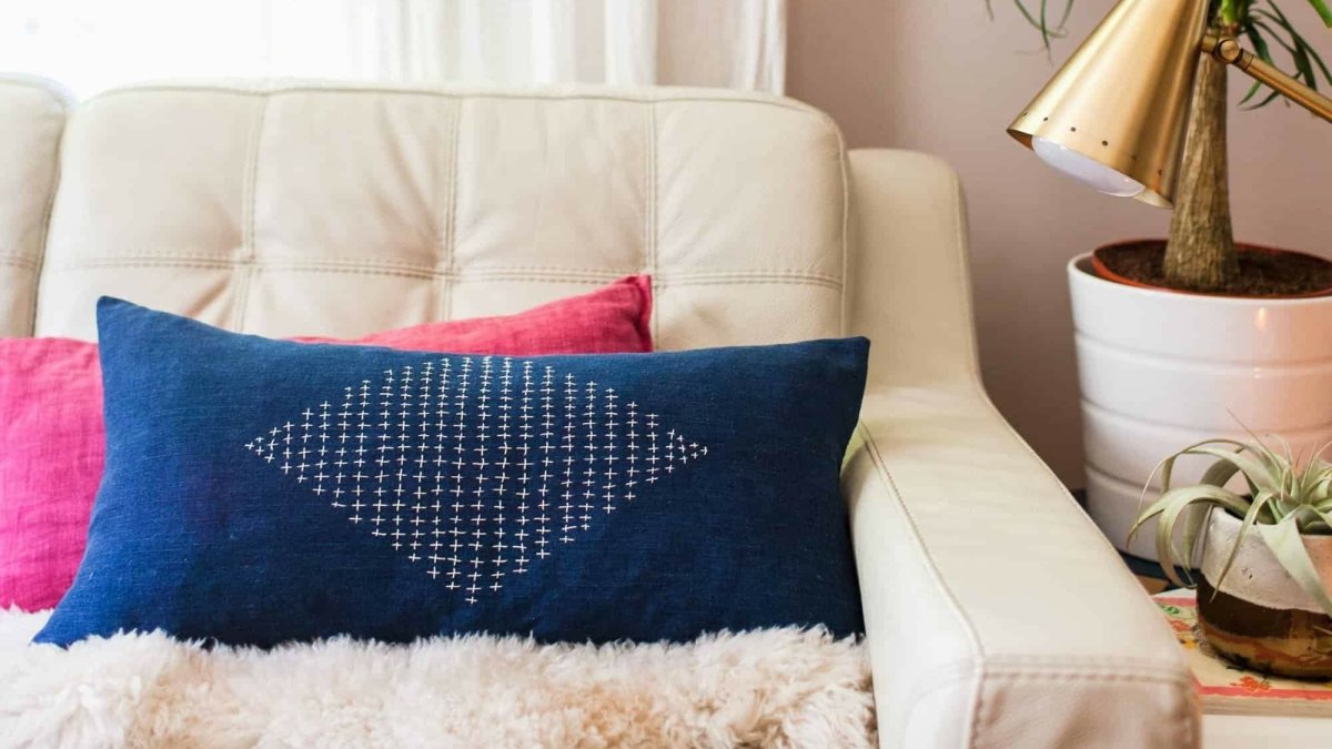 Одна полушка на кровати красиво