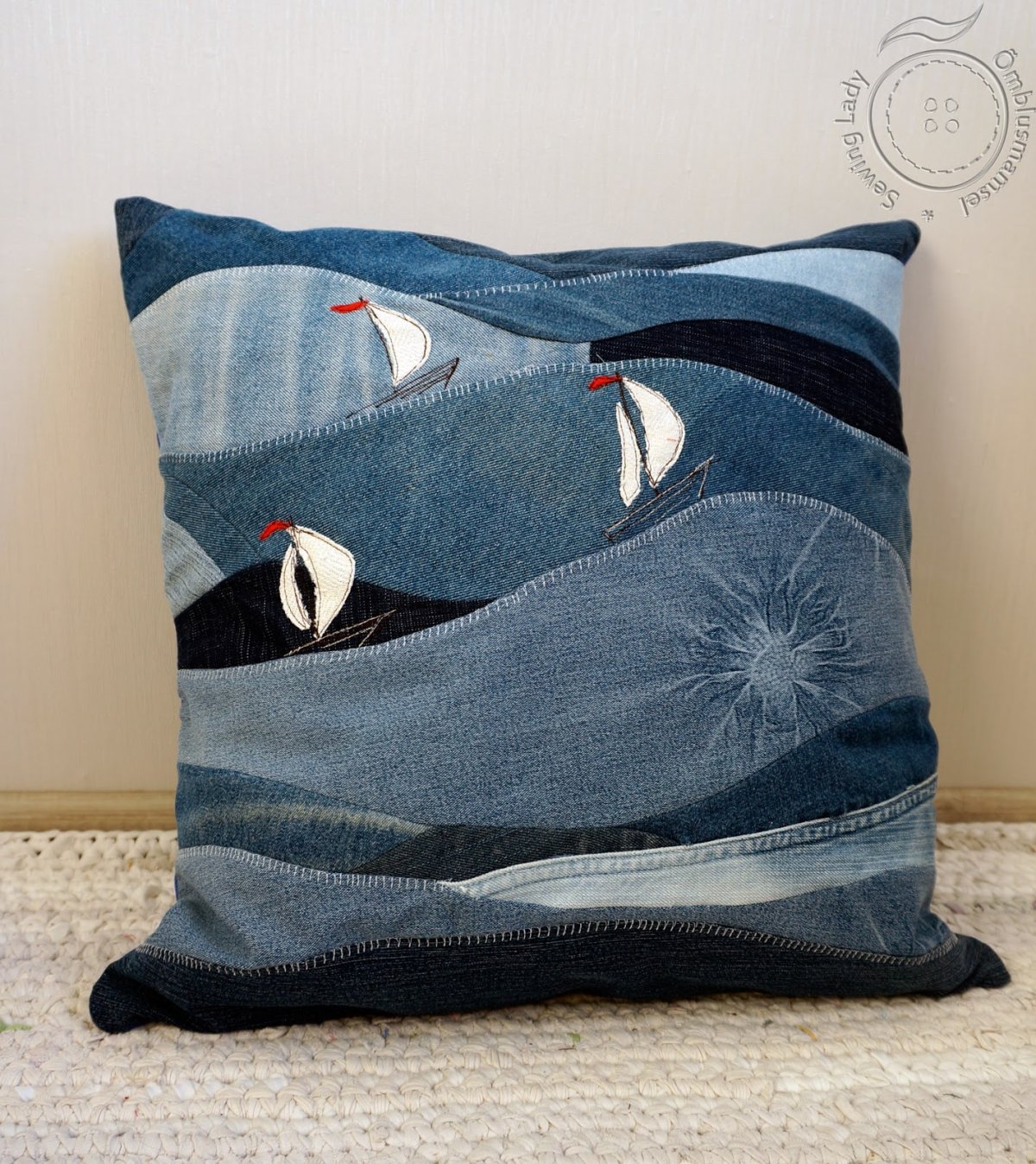 Подушки из джинсовой ткани
