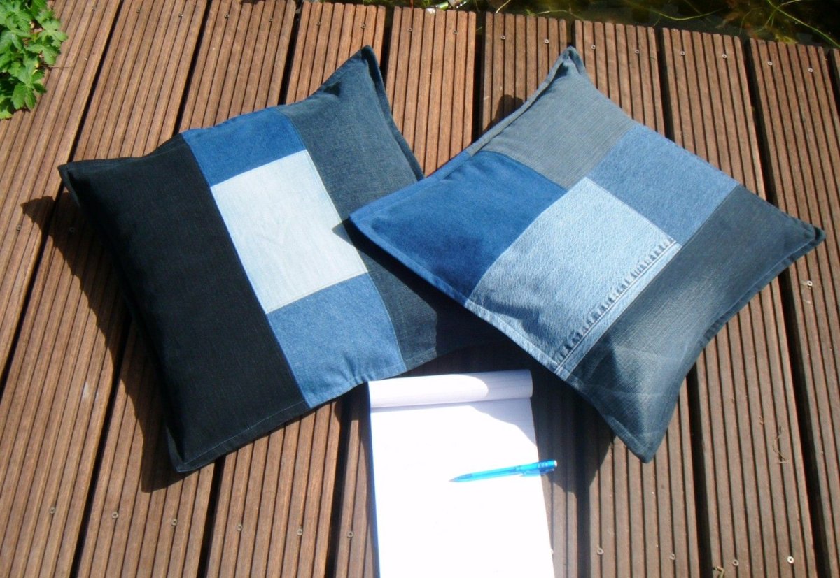 Подушка из джинсовых лоскутков для машины