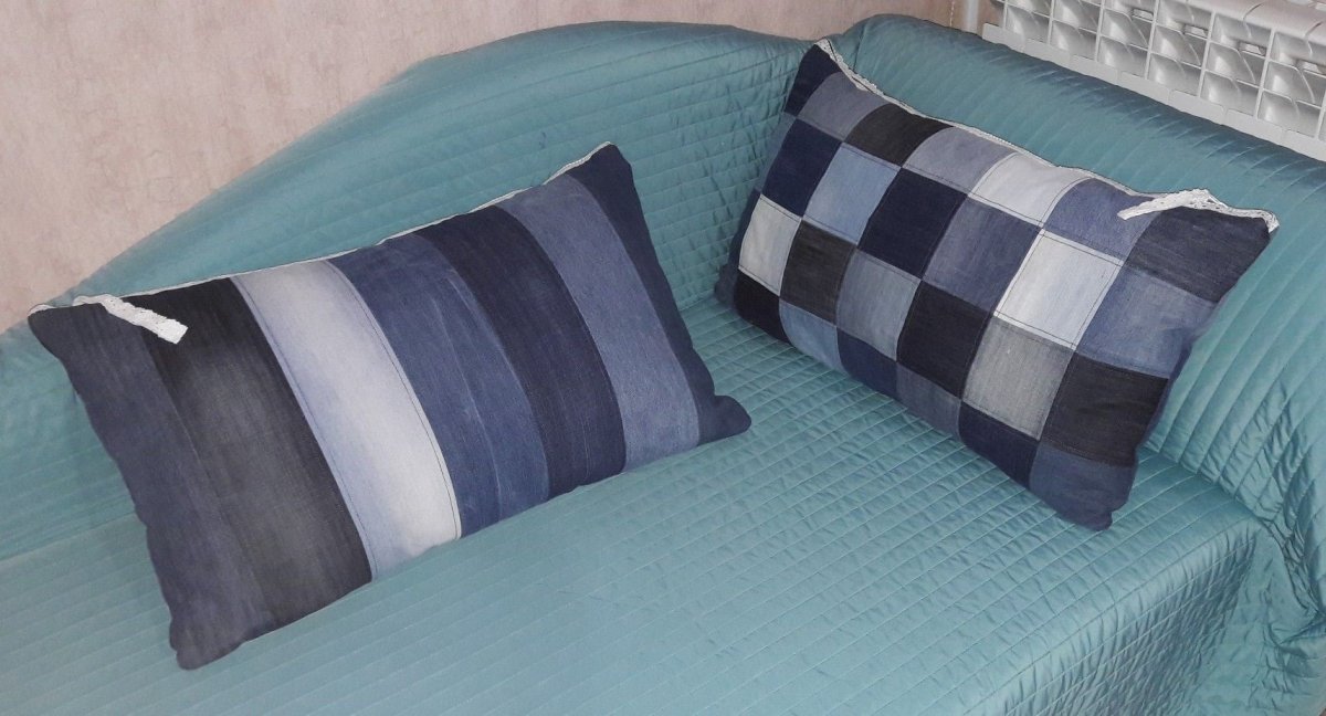 Подушка из джинсовых квадратов