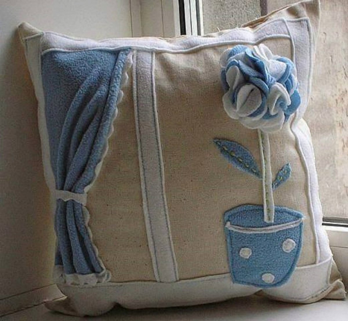 Джинсовые необычные подушки